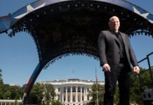 How longtime friends Trump and Dana White got a fight cage on the White House lawn