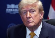 Trump nộp đơn kiến nghị phút chót nhằm ngăn khoản thanh toán 5 triệu USD cho Carroll