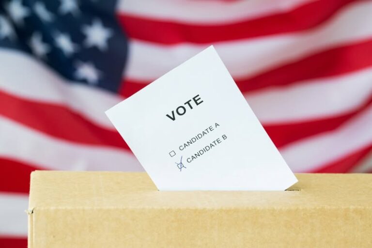 Tòa kháng an liên bang cho Trump 1 chiến thắng pháp lý: tạm dừng lệnh tòa dưới cấm Trump siết phiếu bầu qua thư