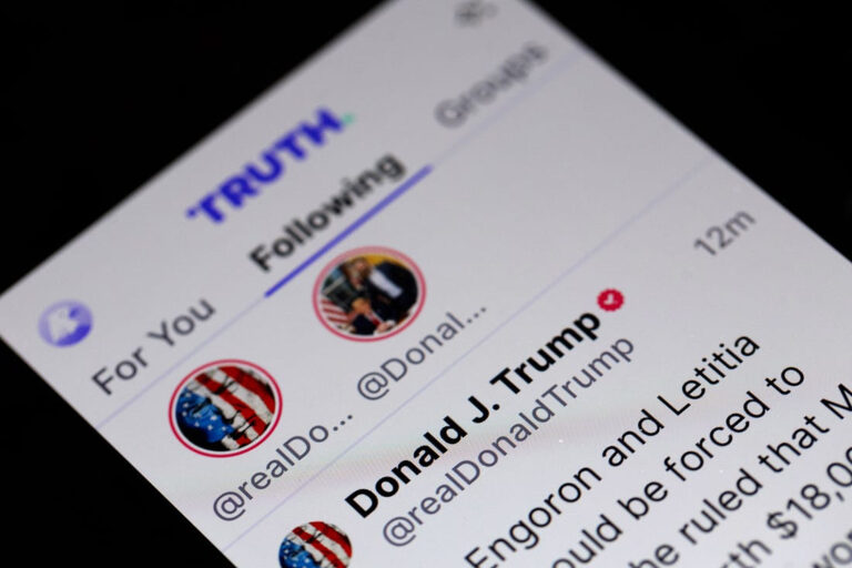 Trump giờ đây đang rao bán “Sự thật” (Truth)
