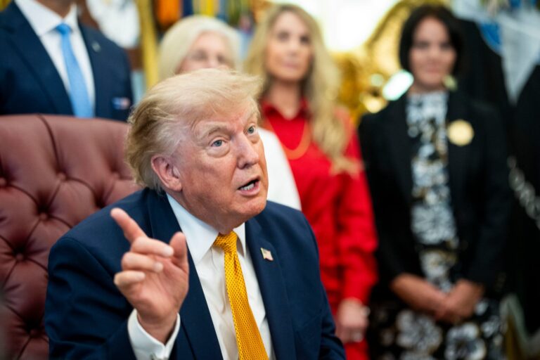 ĐẢNG CỘNG HÒA ĐỂ TRUMP GIỮ LẠI ĐẶC QUYỀN VÔ TIỀN KHOÁNG HẬU: QUYỀN MIỄN TRỪ TRƯỚC I.R.S.