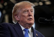 Iran thách thức về eo biển Hormuz khi Trump nói người Mỹ phải chấp nhận giá xăng cao