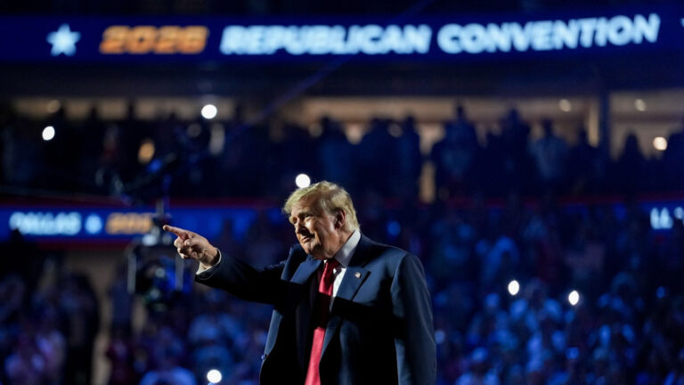 Trump–Vance và thông điệp tranh cử giữa kỳ: Hãy bỏ phiếu cho Cộng hòa hoặc phải sống với “những kẻ điên”