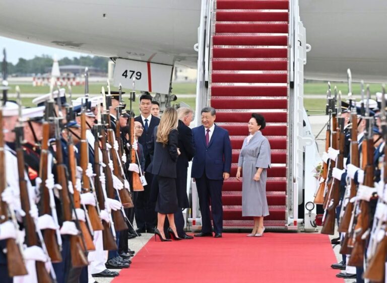 TRUMP–TẬP BẮT TAY: ĐÌNH CHIẾN THƯƠNG MẠI HAY CHỈ ĐANG MUA THÊM THỜI GIAN?