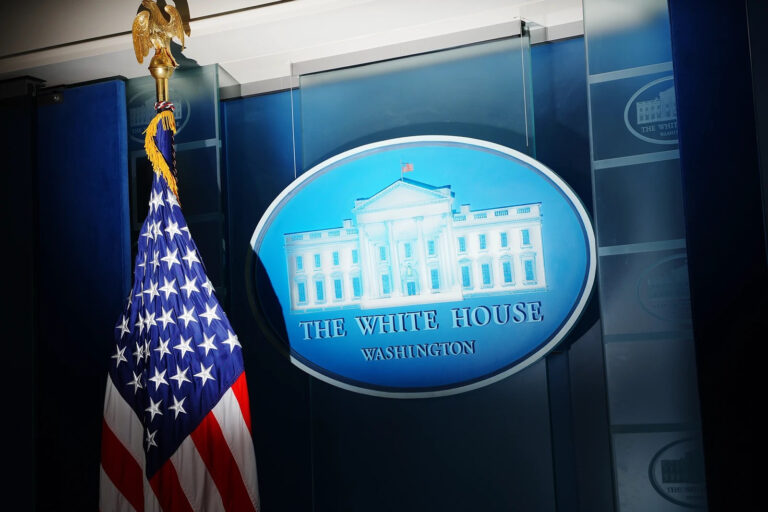 Bên trong quá trình tìm kiếm thư ký báo chí mới của ông Trump giữa lúc căng thẳng với truyền thông leo thang