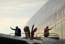 BREAKING: CHỌN ĐỐI ĐẦU! Nhà Trắng cấm CNN lên Air Force One – thay bằng một mạng truyền hình thân MAGA chỉ HAI NGÀY sau khi thẩm phán ra lệnh khôi phục quyền tiếp cận Nhà Trắng của CNN!
