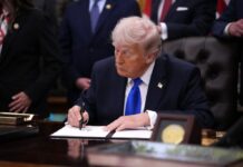 Donald Trump đình chỉ Đạo luật Trừng phạt Nga (Đạo luật Linssey Graham)