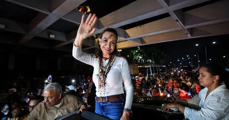 Lãnh đạo đối lập Venezuela Machado trở về nước sau một năm đầy sóng gió ở nước ngoài